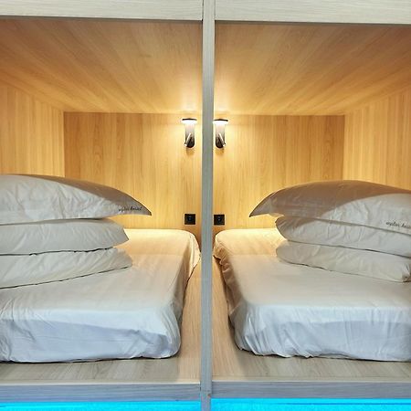 Unplan Hostel Мадрид Екстериор снимка