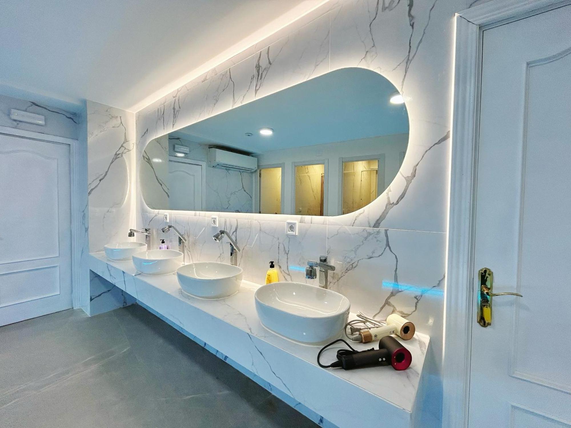 Unplan Hostel Мадрид Екстериор снимка