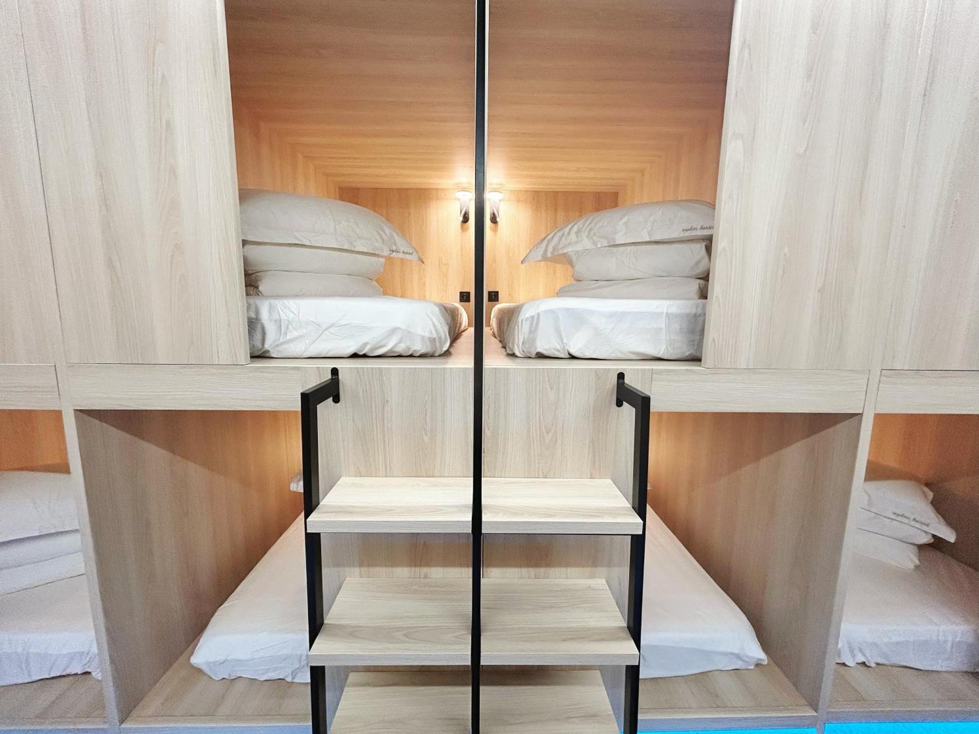 Unplan Hostel Мадрид Екстериор снимка