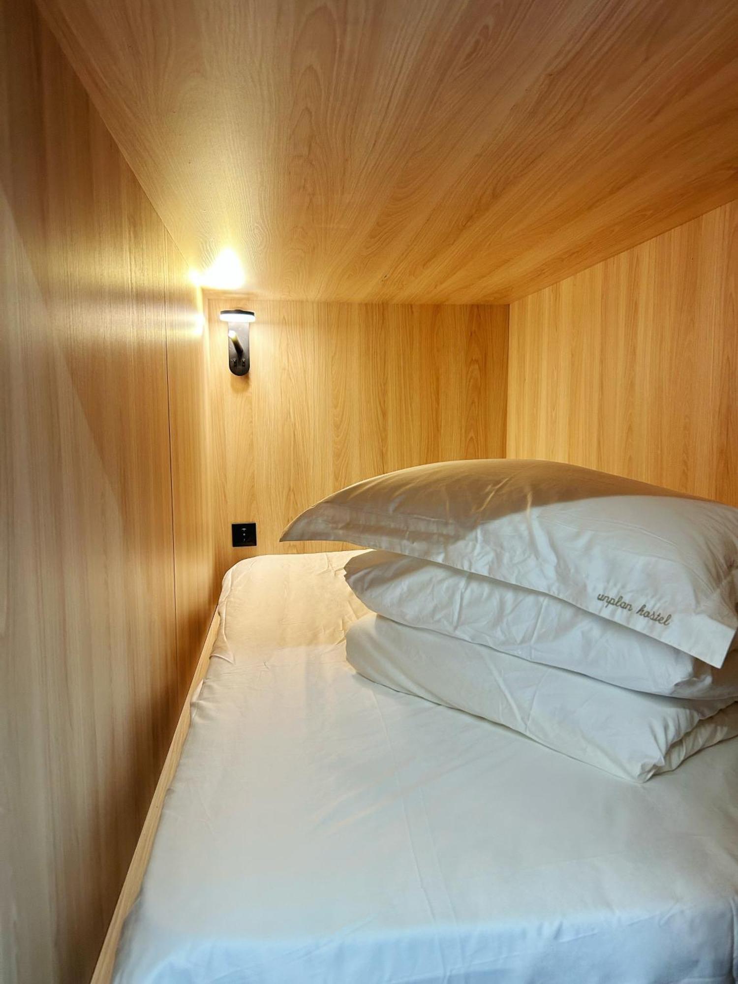 Unplan Hostel Мадрид Екстериор снимка