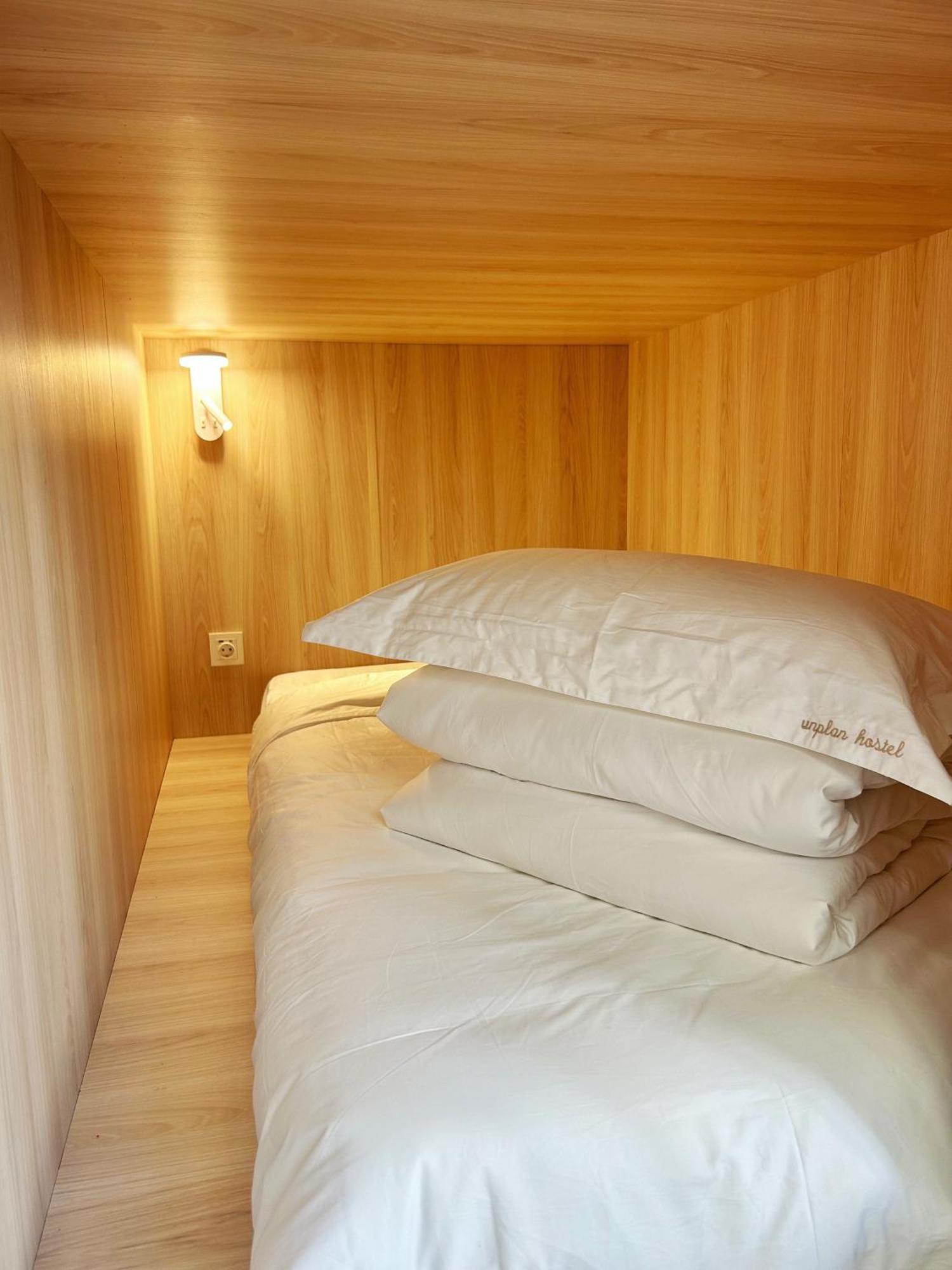 Unplan Hostel Мадрид Екстериор снимка