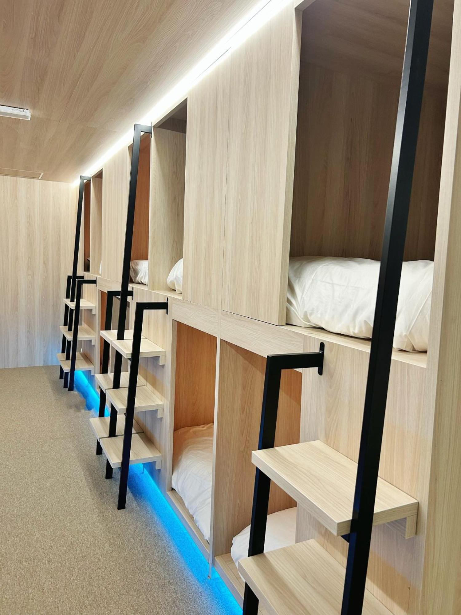 Unplan Hostel Мадрид Екстериор снимка