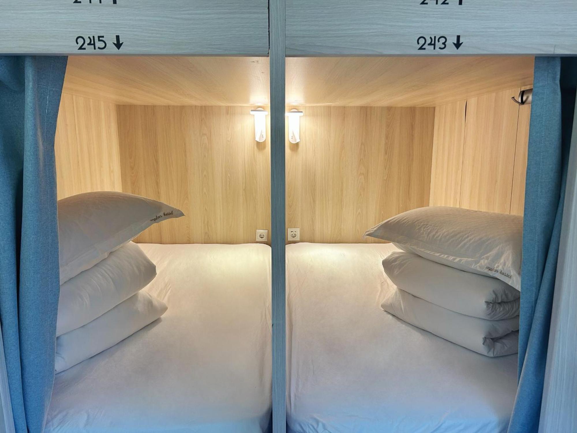 Unplan Hostel Мадрид Екстериор снимка