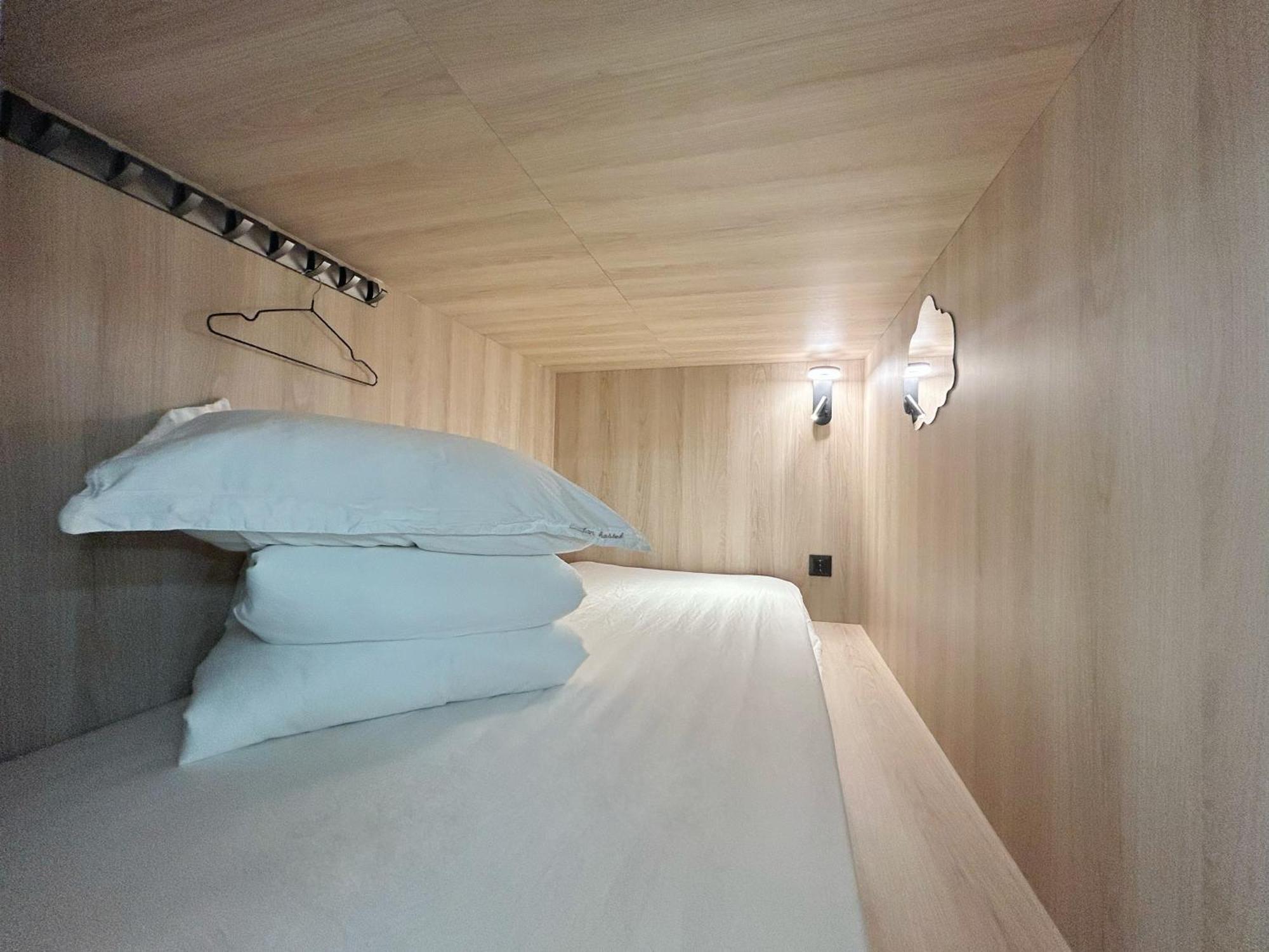 Unplan Hostel Мадрид Екстериор снимка
