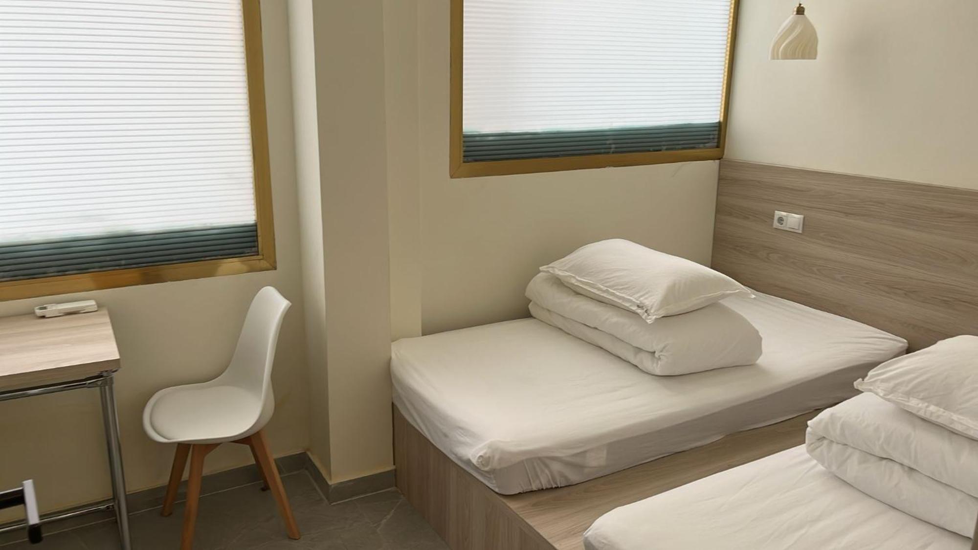 Unplan Hostel Мадрид Екстериор снимка