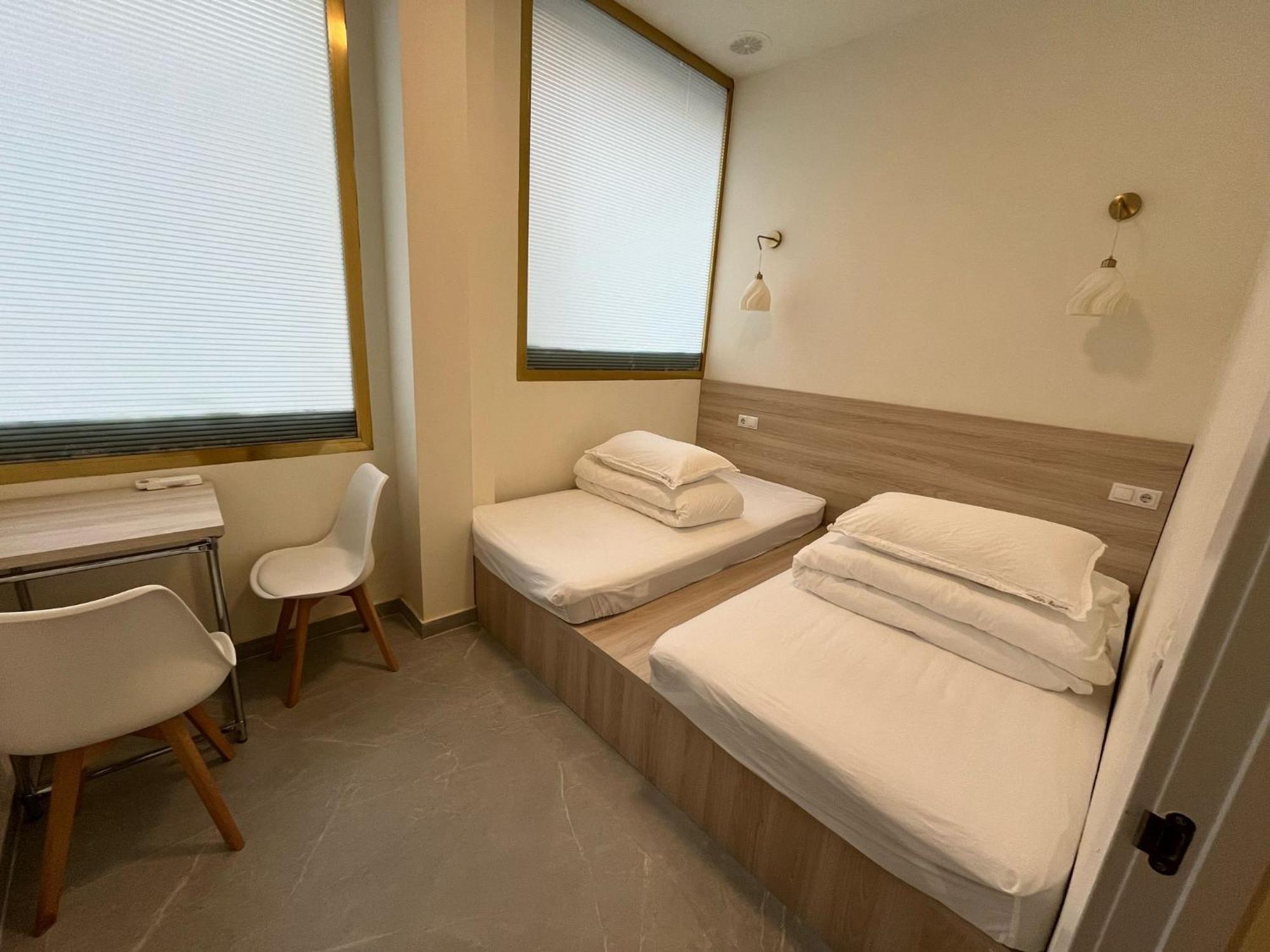 Unplan Hostel Мадрид Екстериор снимка